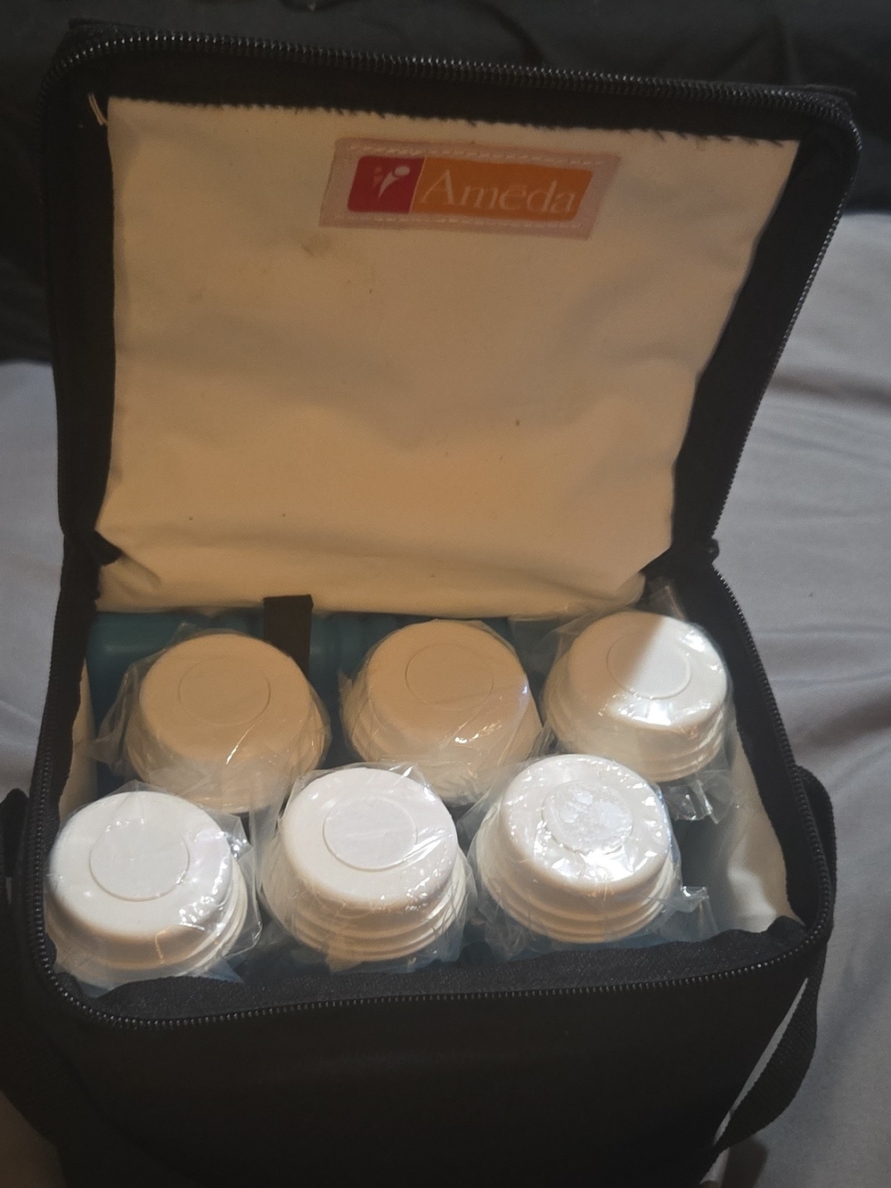 Ameda Black Cooler Bag with  Bottles And Icepacks